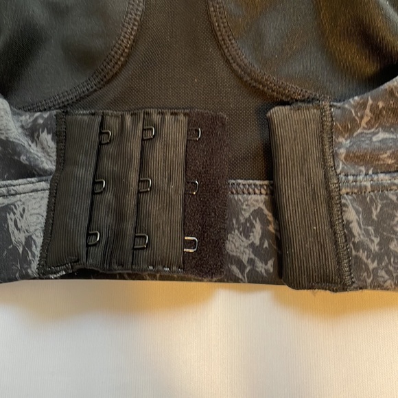 Lolë black and gray Sports Bra size Small in new condition - Picture 5 of 13